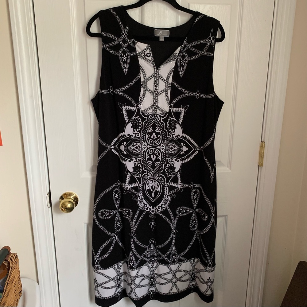 JM Collection size large black/white sleeveless dress